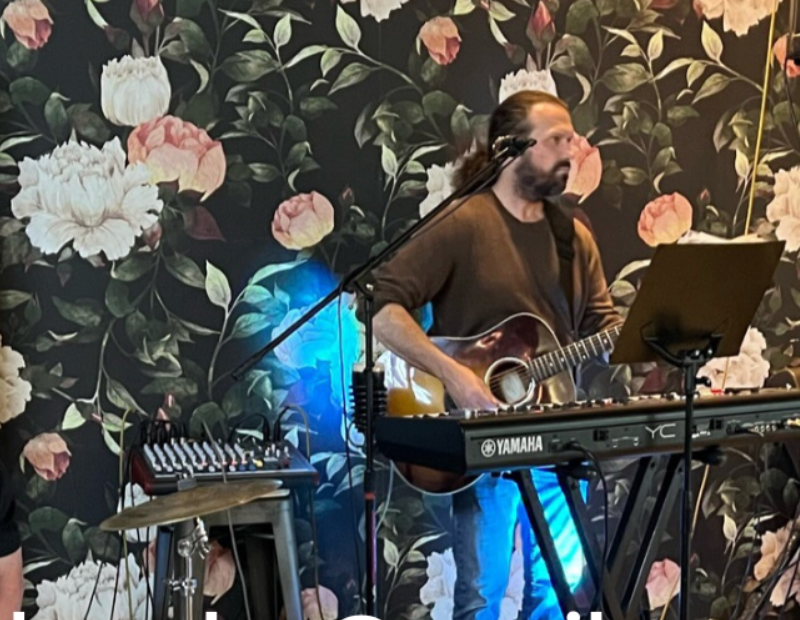 Jim Richard performing live with Vox & Box Duo